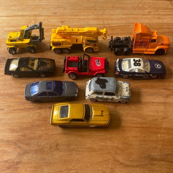Bundle of 18 assorted matchbox cars - Picture 2 of 5